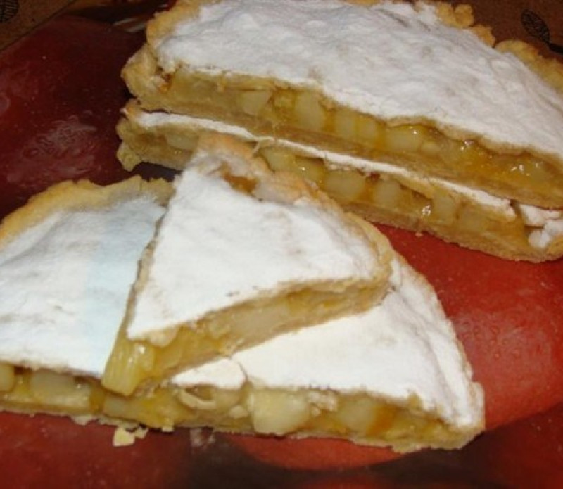 Пирог с яблоками и консервированным фруктовым коктейлем Дольче Лав